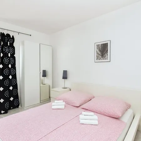 Hippocampus Apartment